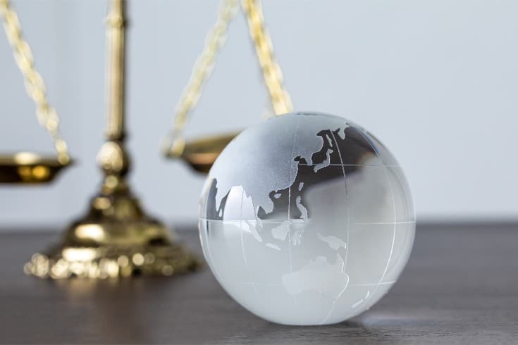 Facebook, Amazon und andere ausländische Websites und internationale Gerichtsbarkeit