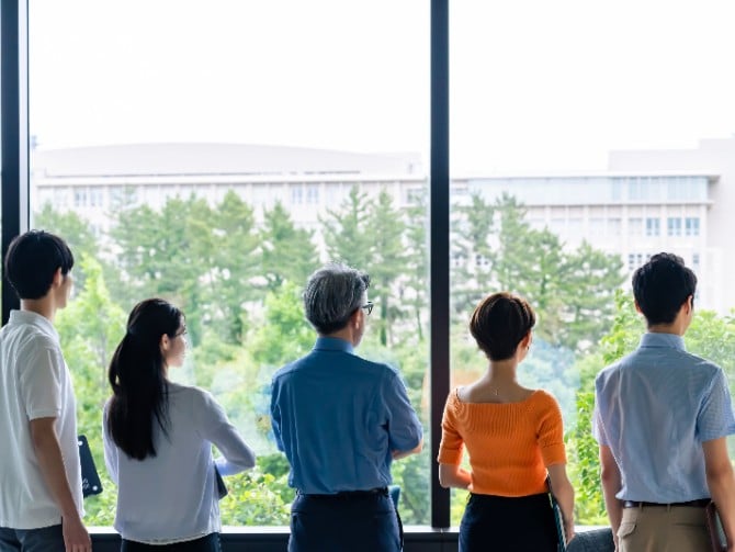 You can face a union without having one