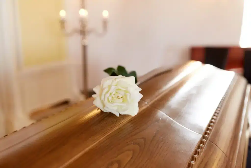 Mida tähendab mainekahju haldamine matusebüroode ülevaadetes?