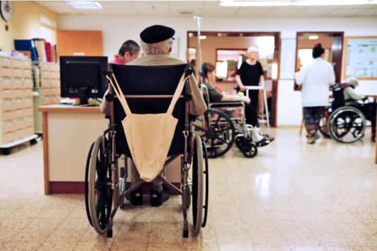 Un avocat explique comment supprimer les commentaires malveillants sur les maisons de retraite et les établissements de soins pour personnes âgées