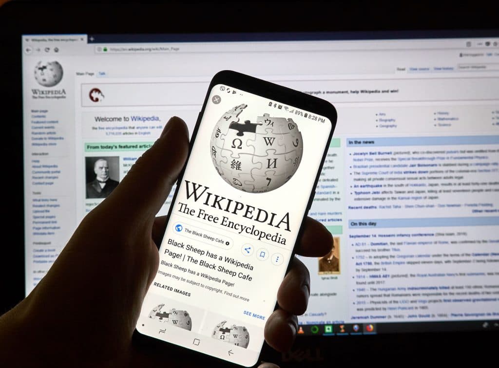 Az „Wikipedia” (ウィキペディア) szerkesztőinek azonosításának módszerei és az ügyvédi díjak átlagos költségei