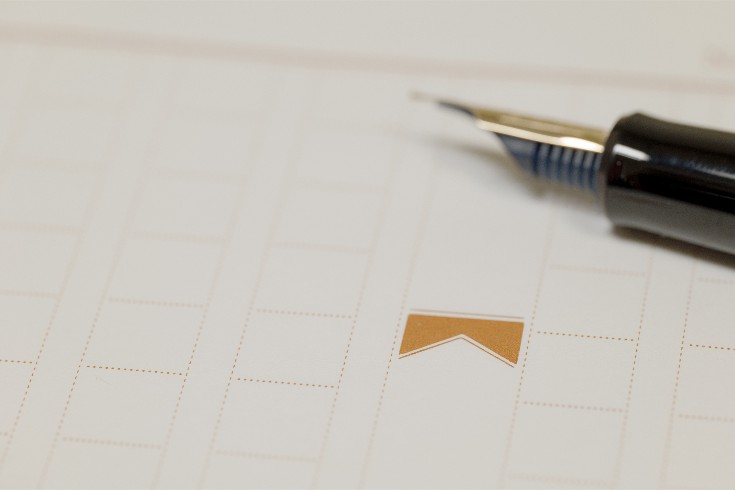 Cosa sono i requisiti per la diffamazione nell'espressione che include opinioni o recensioni?