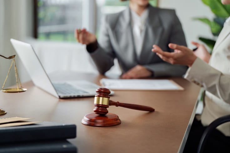 Punti legali nella costituzione di una società in Giappone: Autorità degli iniziatori, accettazione di beni, e spiegazione dei versamenti fittizi