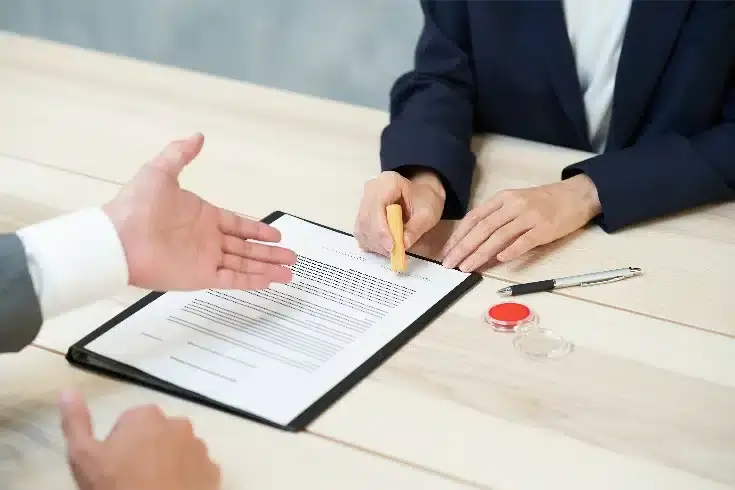 वकिलले सजिलै बुझाउने गरी श्रमिक प्रेषण आधारभूत सम्झौता तयार पार्ने मुख्य बुँदाहरूको व्याख्या।
