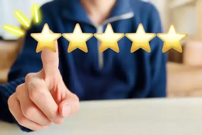 Kan het noemen van namen in Google-reviews leiden tot laster? Uitleg over hoe ze te verwijderen