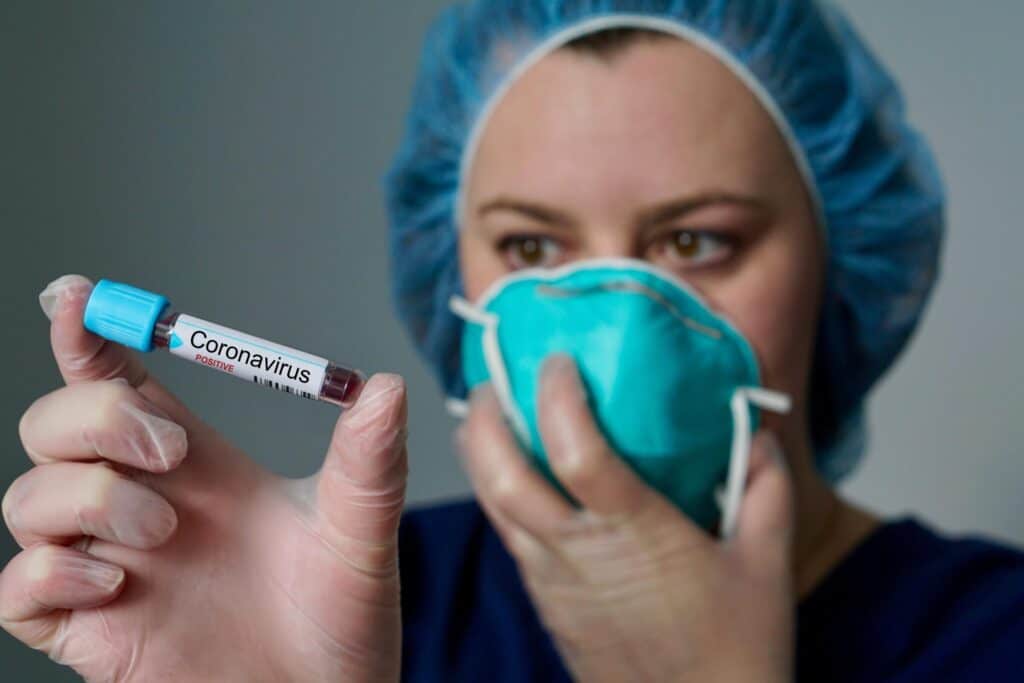 Remoção de falsidades relacionadas ao novo coronavírus e medidas de gestão de danos à reputação