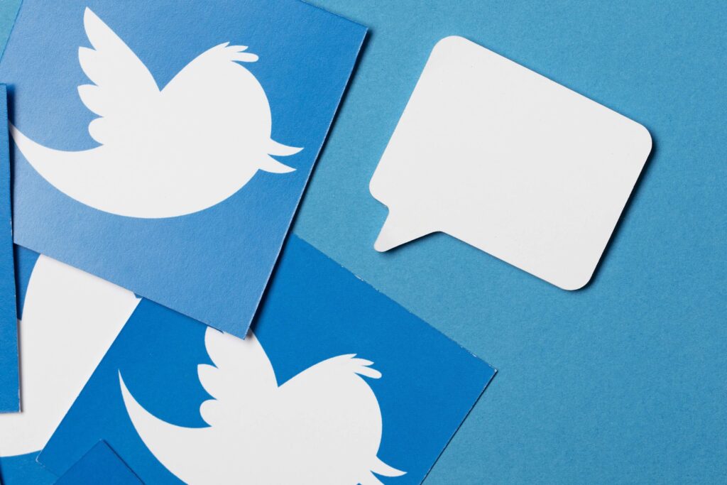 Qual é o método para eliminar tweets negativos no Twitter?