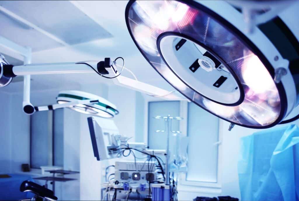 O que são as medidas de gestão de danos à reputação no Laboratório de Transição de Carreira em Hospitais Japoneses?