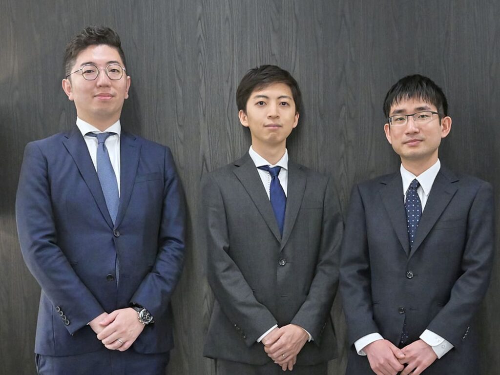 弁護士（76期第二新卒）