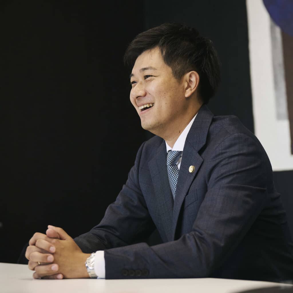 未知の分野に挑み続ける日々―先輩弁護士との距離の近さを力に