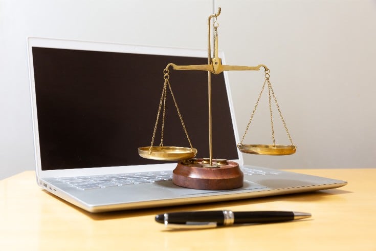 Ce este 'Cererea de Divulgare a Informațiilor Emitentului' pentru identificarea autorului unei postări?