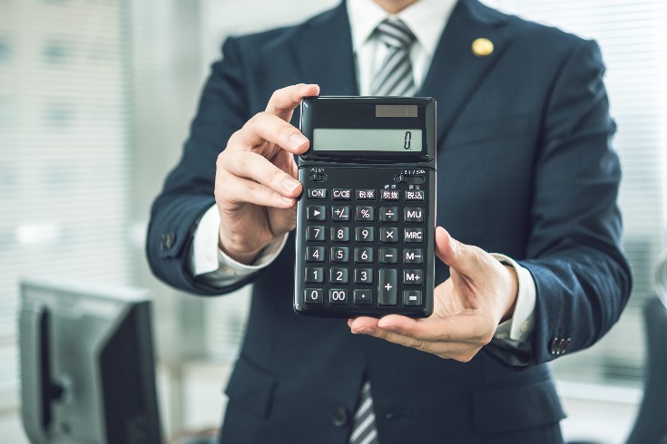 ค่าใช้จ่ายของทนายความในการจัดการความเสียหายจากความเห็นที่ไม่ดีและกระบวนการชดเชยคืออะไร?