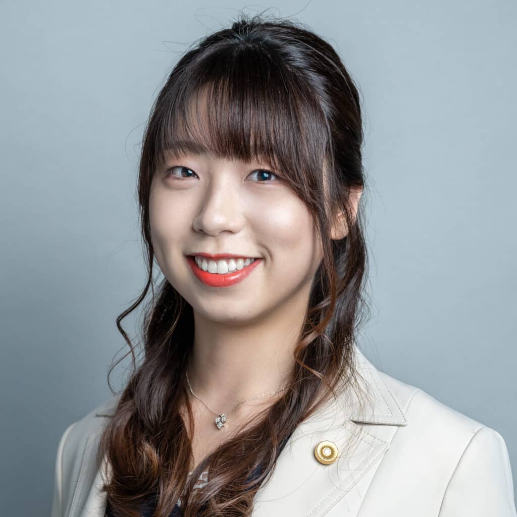 足立 梓