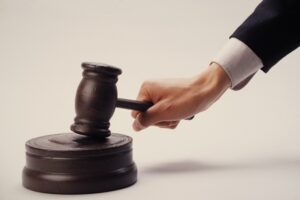 誹謗中傷対策において重要な「削除仮処分」とは