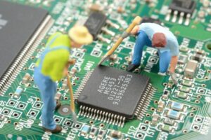 システム開発での請負契約と準委任契約の区別と違い