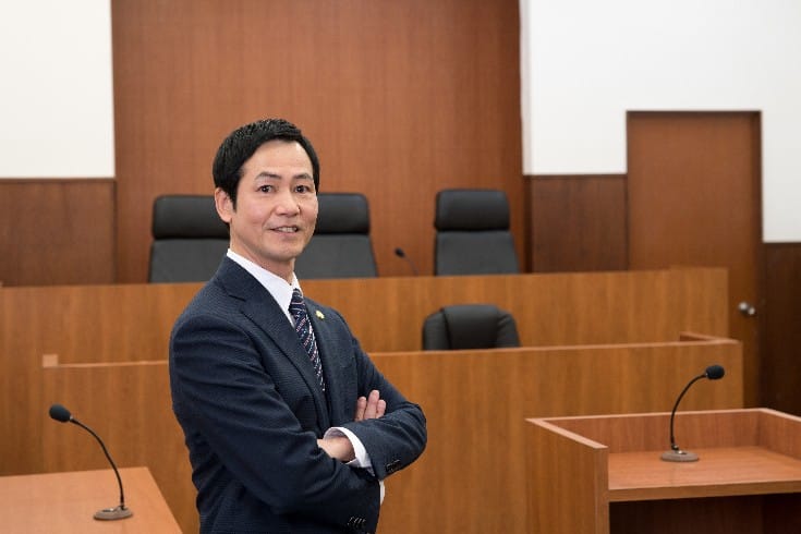 誹謗中傷記事の削除。裁判より簡易な「仮処分」の使い方とは?