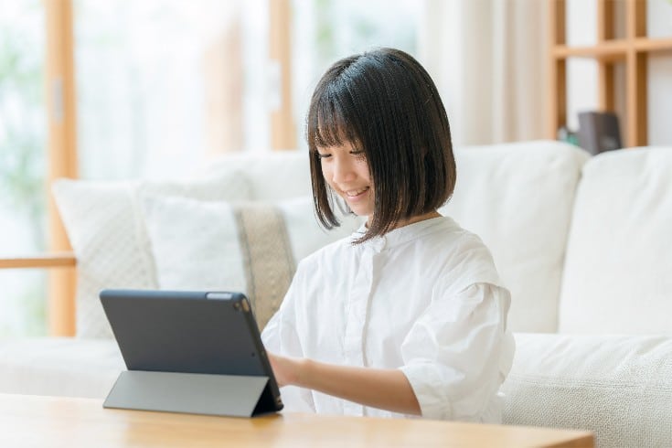 YouTubeで未成年が収益化した場合、保護者が知っておくべきリスクとは?