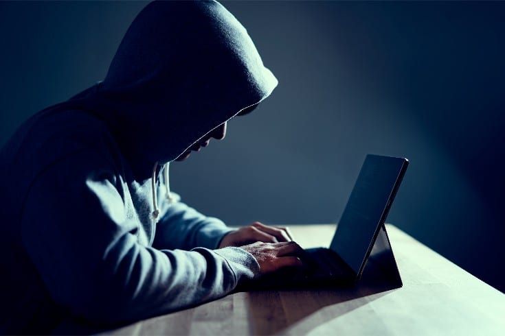 Twitterでの「なりすまし」は違法?犯罪?どんな罪になる?
