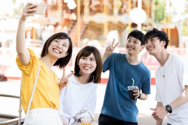 ディズニーランドやUSJで無断撮影するのは禁止?法的問題点を解説