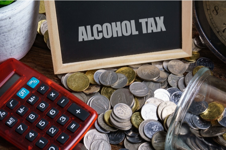 お酒をネットショップで売る際の注意点　酒税法を解説