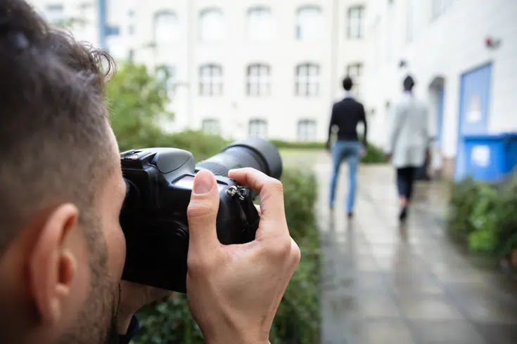 En caso de tomar fotografías no autorizadas de la vida privada de una celebridad