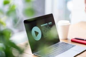 YouTubeにおける著作権侵害への2つの対処法 削除通知とContent IDの申し立てとは？