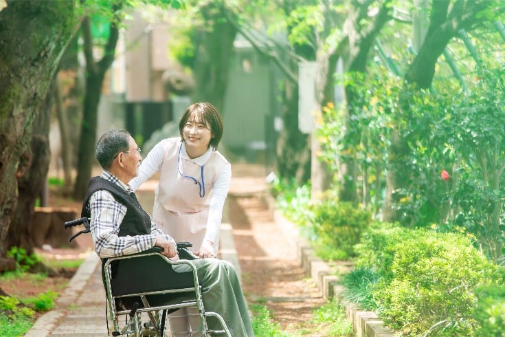 【令和6年施行】介護保険法の改正とは?背景と介護事業者がとるべき対応を解説