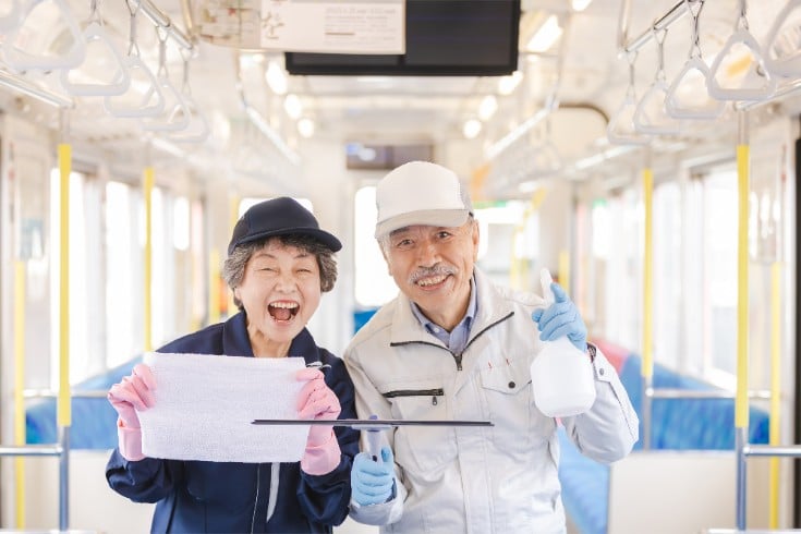 【令和7年4月】「65歳定年」は本当?高年齢者雇用安定法の改正ポイントを解説