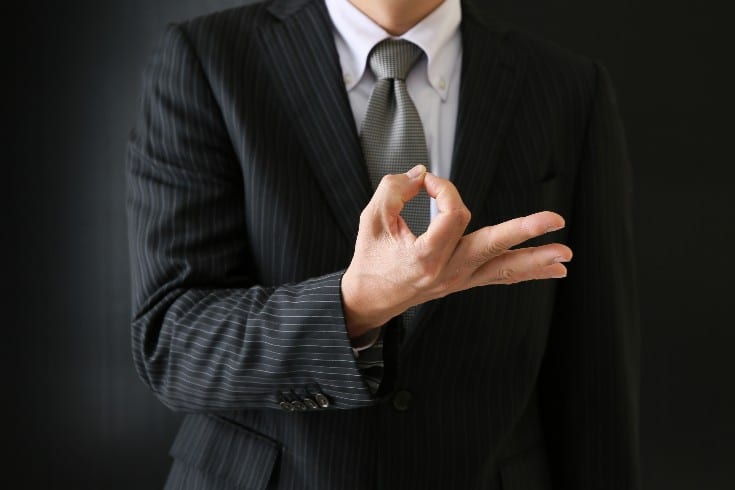 退職する労働者から有給買取を求められた場合に、会社は応じる義務があるのか