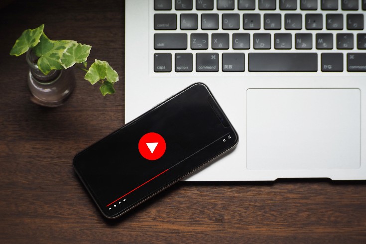 YouTuberがクライアント企業と締結する契約書とは