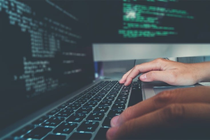 オープンソースソフトウェア(OSS)利用時の法的リスクとは?契約書・利用規約に記載すべき免責事項を解説