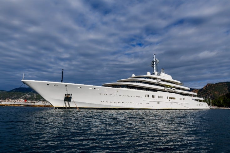 ヨット「M/Y Phi」の事案の事実関係