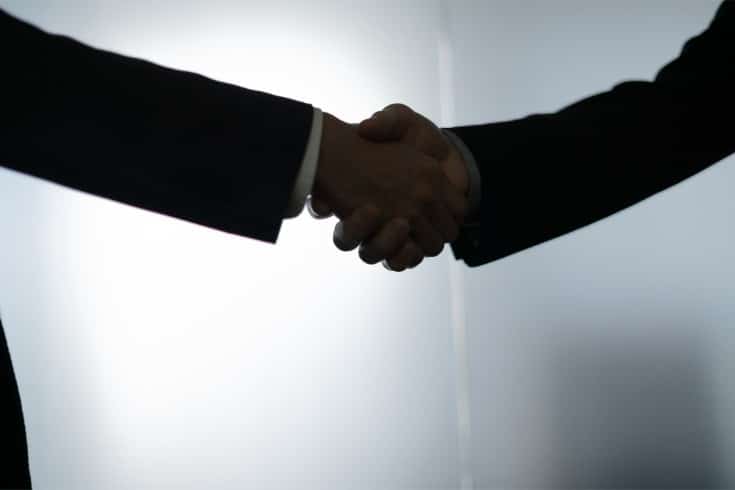 社会保険労務士と企業役員による詐欺事件の概要