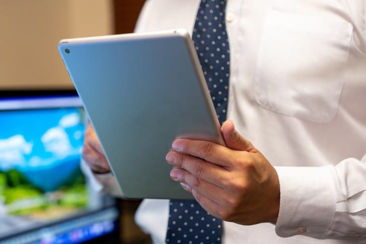 Ｘの利用規約とAI利用への同意：画像の加工は「許諾済み」なのか