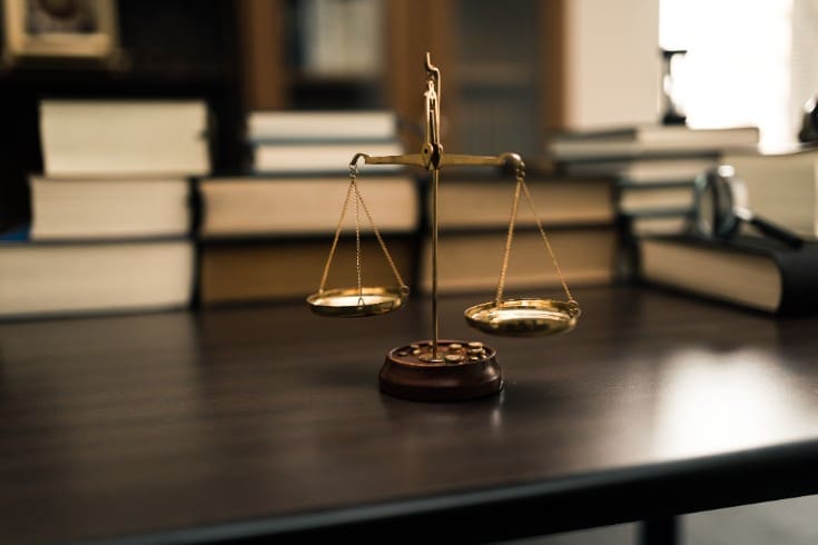 投稿者特定後の法的措置――削除・損害賠償・刑事告訴