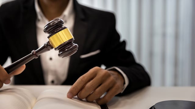 就労許可違反に関する厳格な罰則とタイ最高裁判所の判例動向