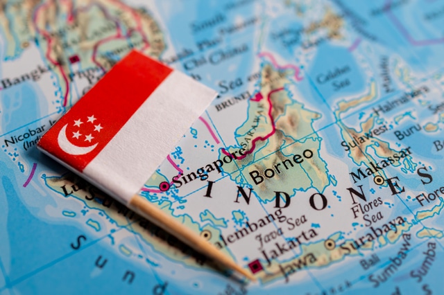 シンガポール国境を越えたサービス提供と逆勧誘の制限