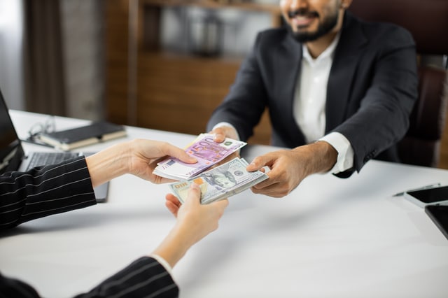 インドにおける役員報酬と賞与の制限:2013年会社法と2025年を見据えた実務対応
