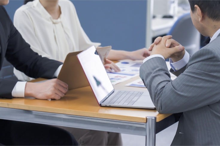 企業が2026年10月までに進めるべき実務対応