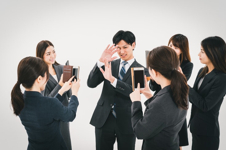 人の写真を勝手に載せると罪になる？慰謝料の相場と削除請求の手順を解説